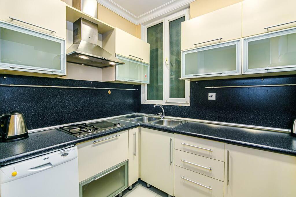 Apartment Azneft Meydani Baku Extérieur photo