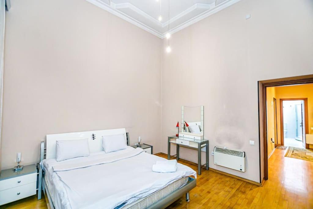 Apartment Azneft Meydani Baku Extérieur photo
